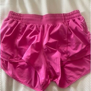 Lululemon Hotty hots shorts 2.5 inch.